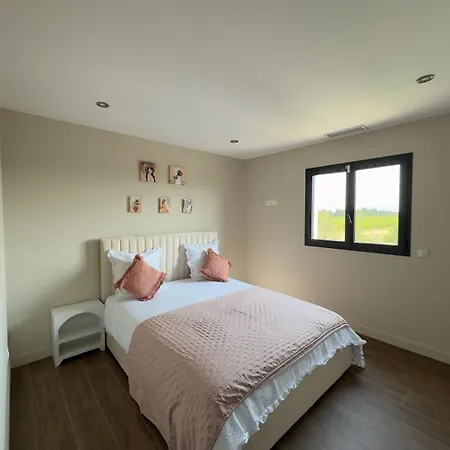 Villa Spacieuse - Et Détente Claira